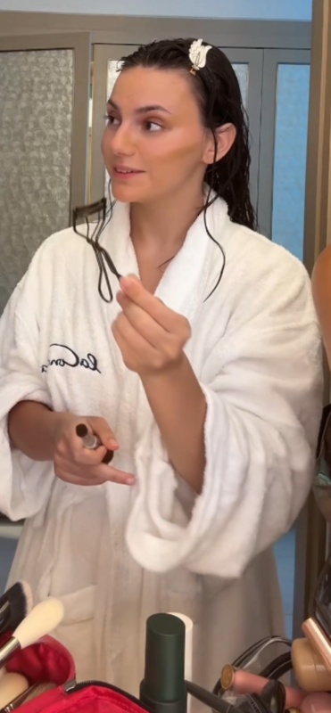 Dafne Keen nude photo 8