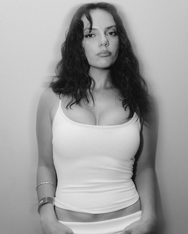 Dafne Keen nude photo 13
