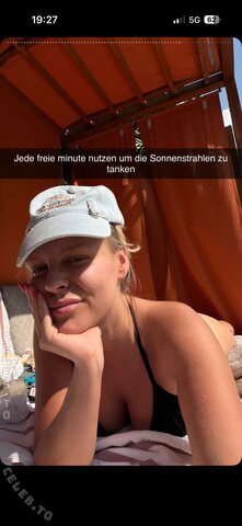Dagi Bee nude photo 14