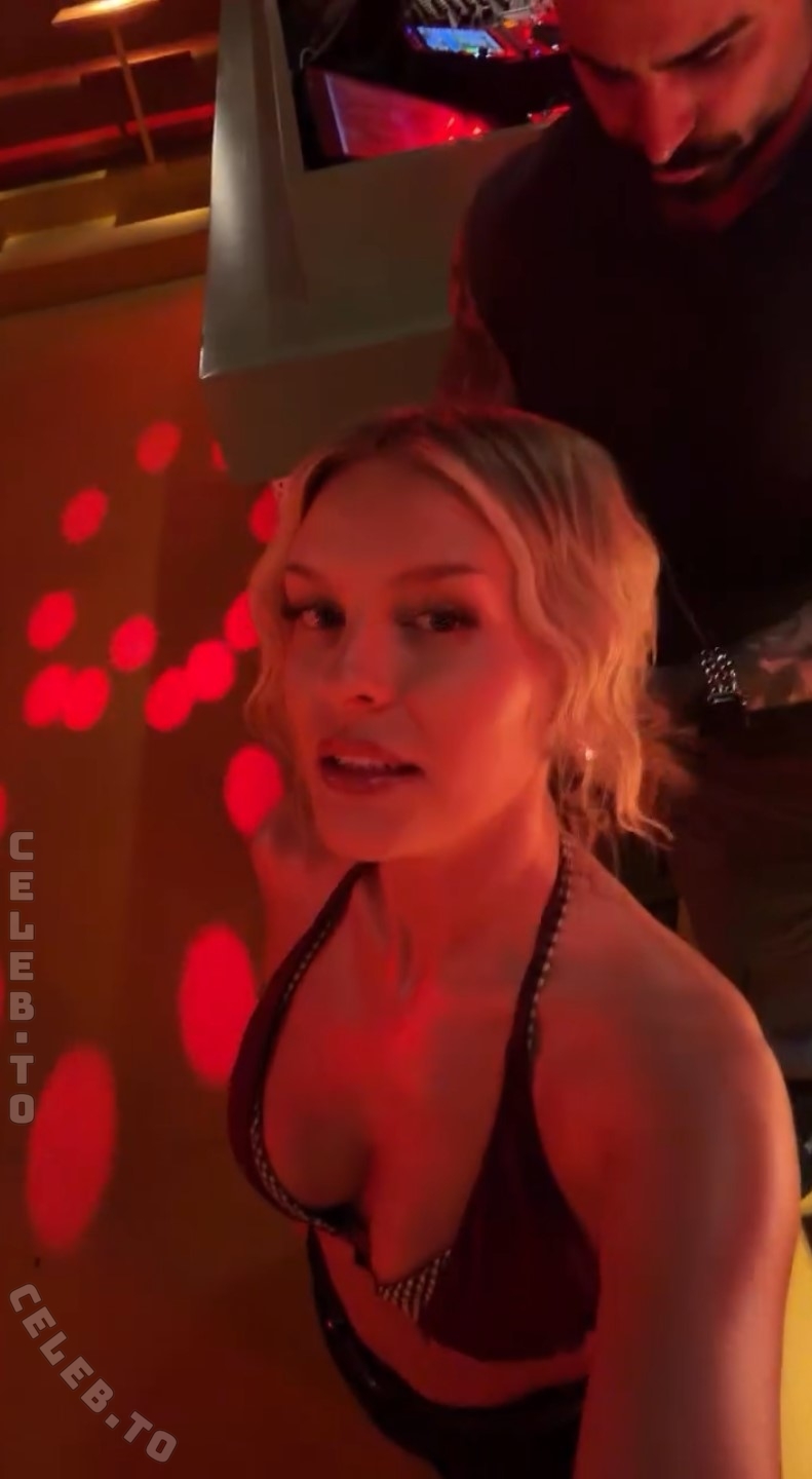 Dagi Bee nude photo 3
