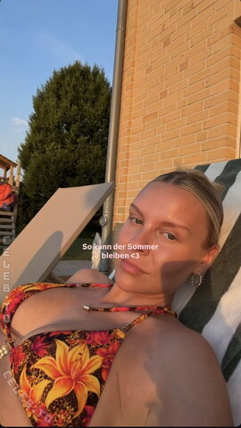 Dagi Bee – New Instagram story in bikini