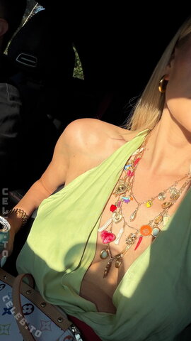 Dagi Bee – She knows exactly where she directs the focus...