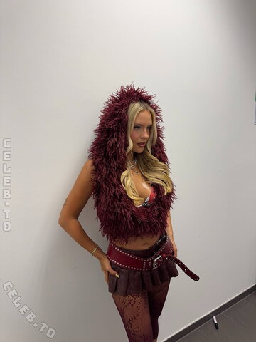 Dagi Bee nude photo 3