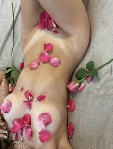 Daiiisy nude photo 14