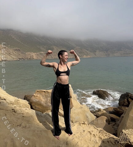 daijanala nude photo 1