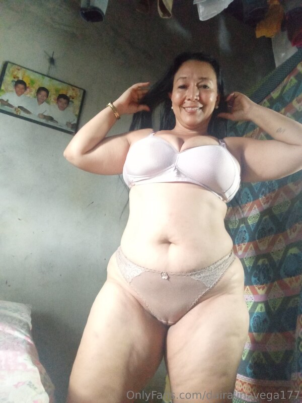 Dairalina Vega nude photo 3