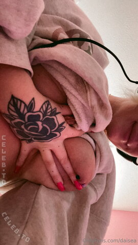 Daisea nude photo 4