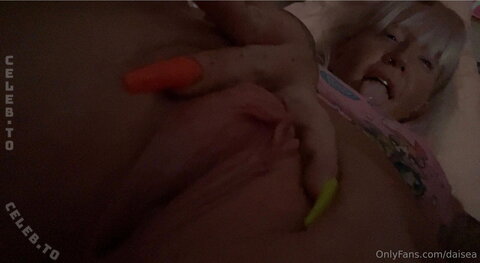 Daisea nude photo 3