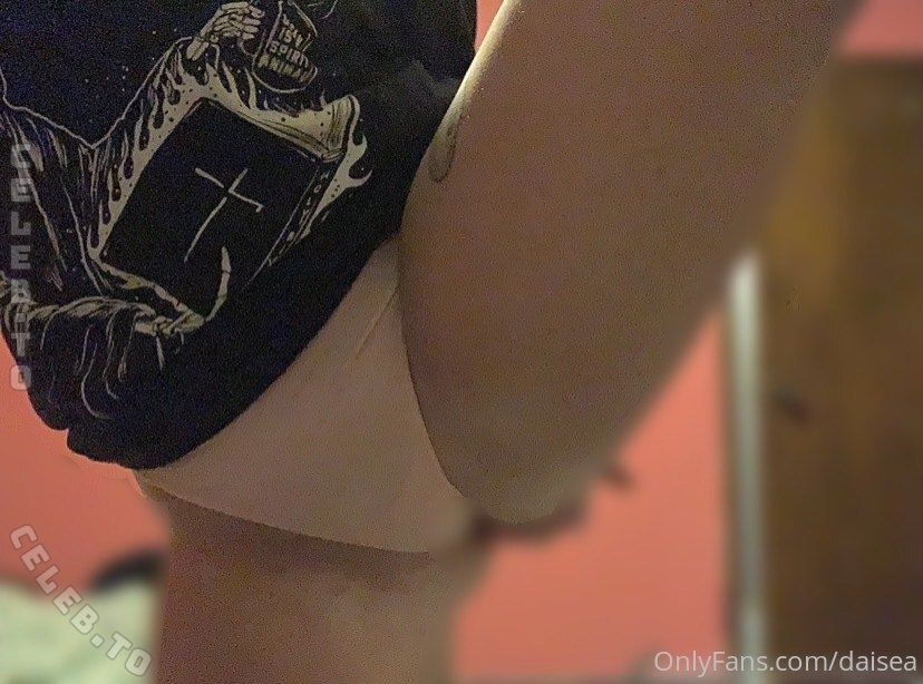 Daisea nude photo 13