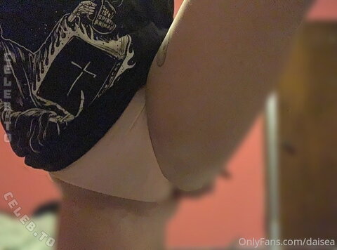 Daisea nude photo 36