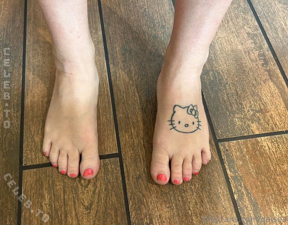 Daisea nude photo 3
