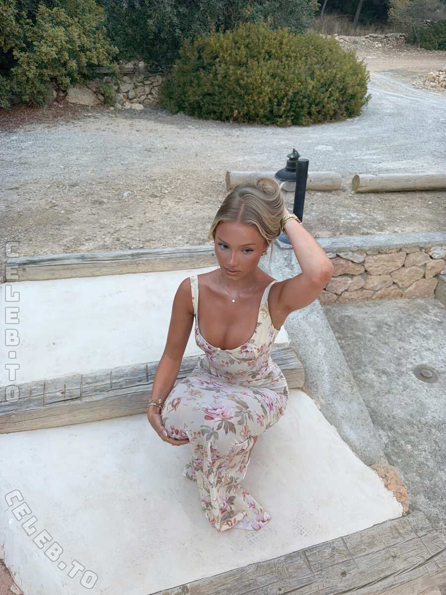 Daisy Herriott nude photo 5