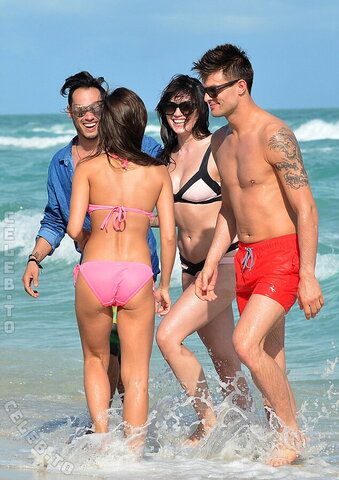 Daisy Lowe nude photo 10