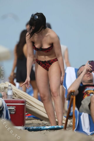 Daisy Lowe - in sexy red bikini on Miami Beach 02.0.1.2017