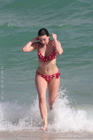 Daisy Lowe photo 2