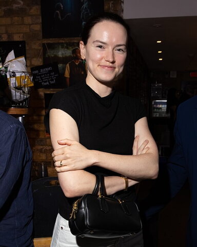 Daisy Ridley Hot (1 photo)