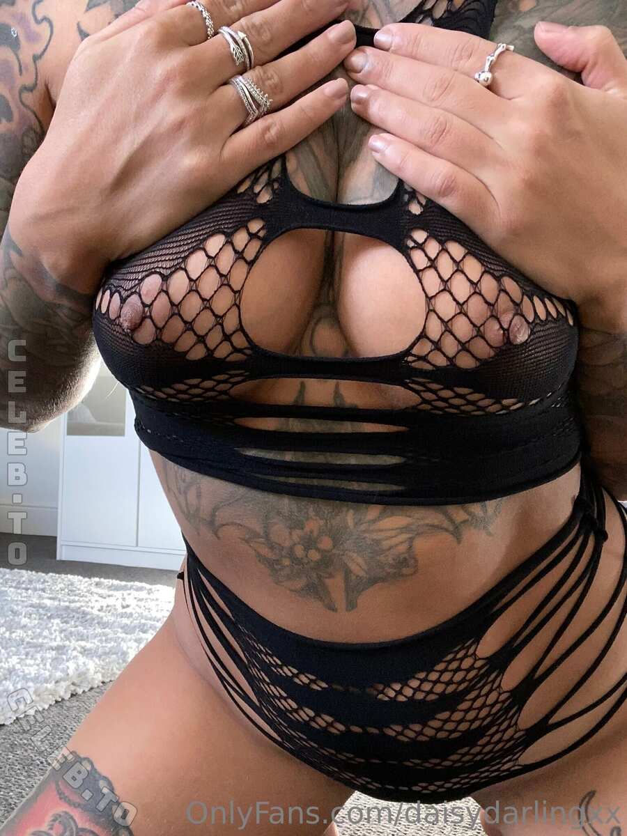 Daisydarlingx nude photo 5