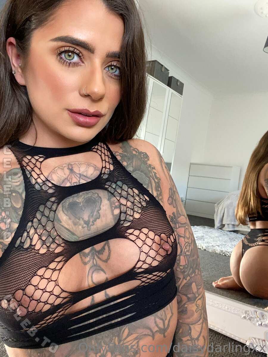 Daisydarlingx nude photo 7
