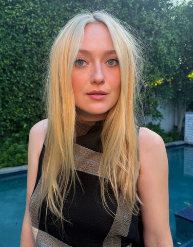 Dakota Fanning New (4 photos)