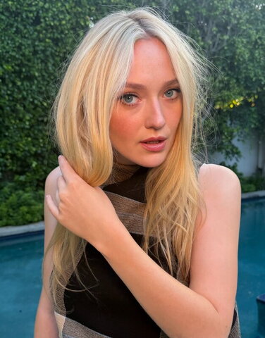 Dakota Fanning nude photo 6