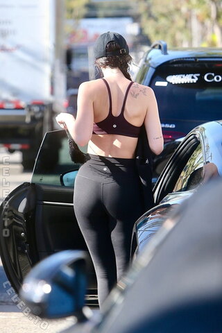 Dakota Johnson photo 3