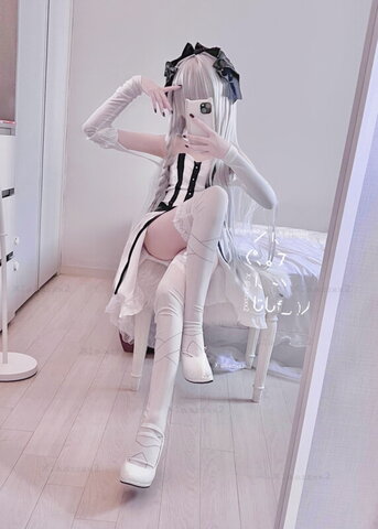 Dal nude photo 11