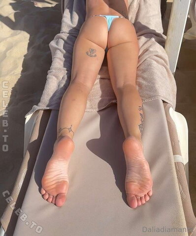Dalia Diamante – Ass and soles footjob your sillies