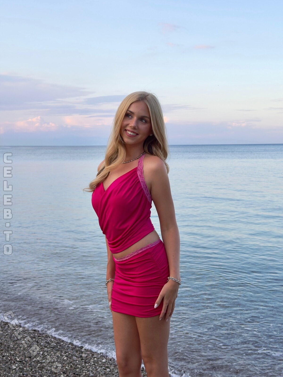Dalia nude photo 1