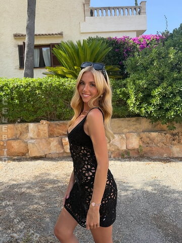 Dalia nude photo 7