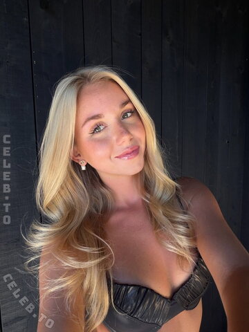 Dalia nude photo 2
