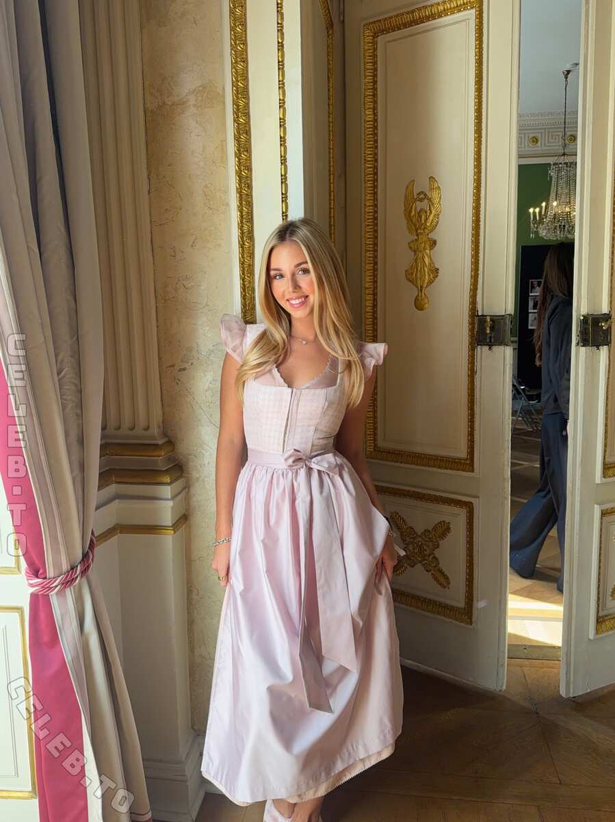 Dalia nude photo 3