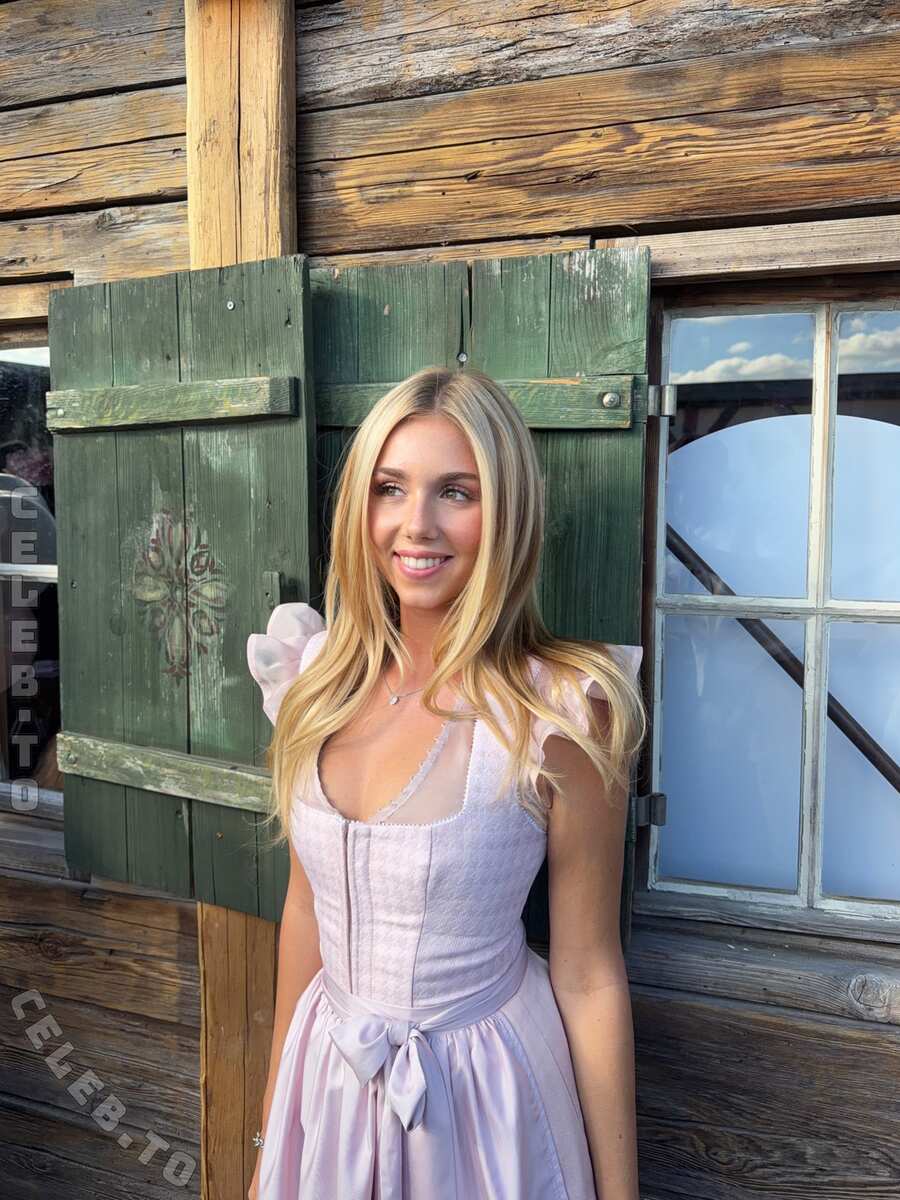 Dalia nude photo 7