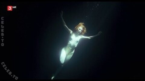 Dana Herfurth nude photo 2