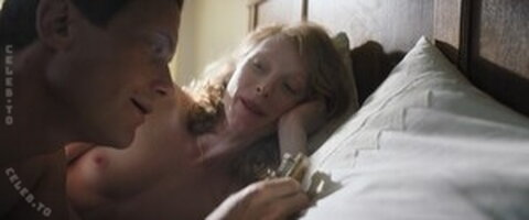 Dana Herfurth nude photo 7