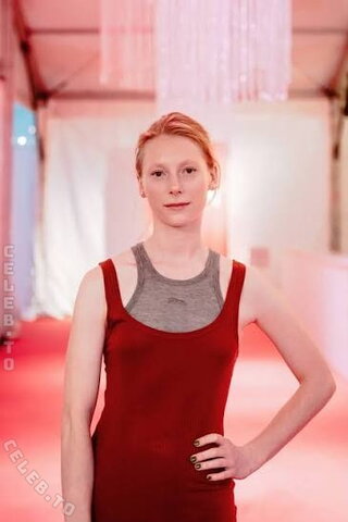 Dana Herfurth nude photo 11