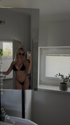 Dana Kufner nude photo 10