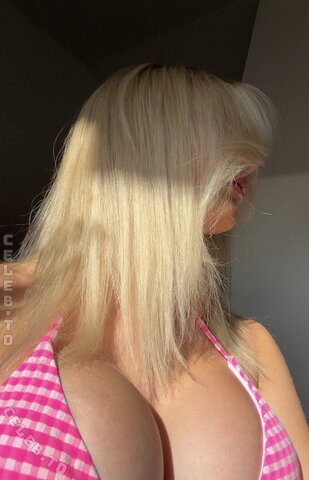 Dana Kufner – Your hot cleavage from a chat