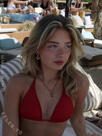 Danamrts nude photo 1