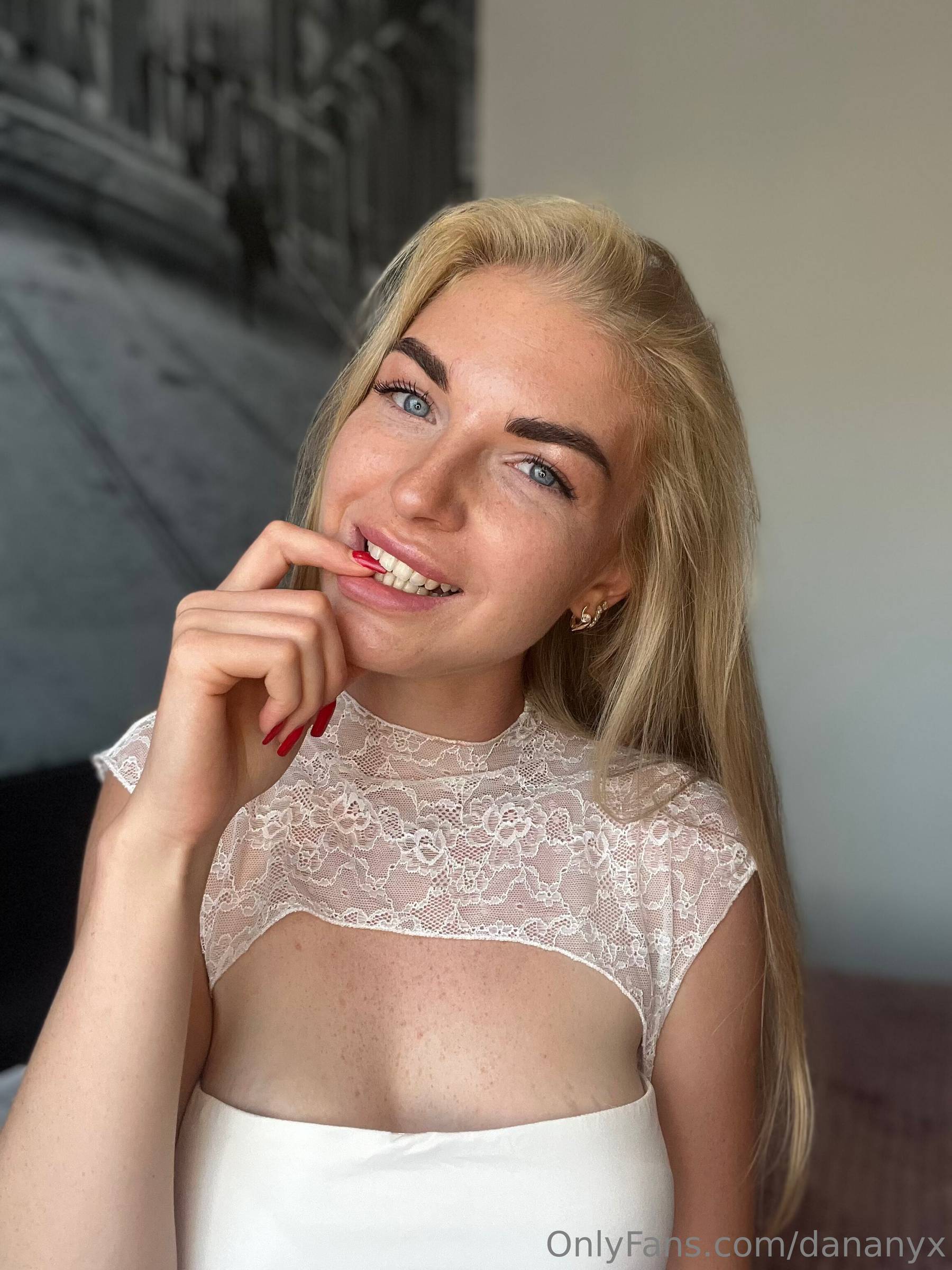 @dananyx nude photo 2