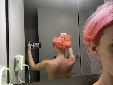 dangerouspeachx nude photo 2