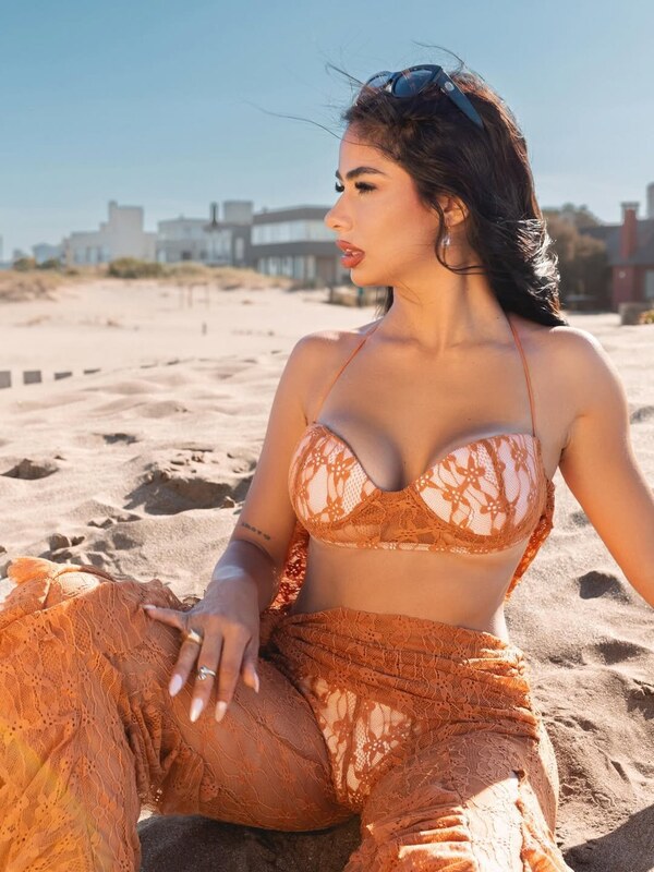 Daniela Celis nude photo 7