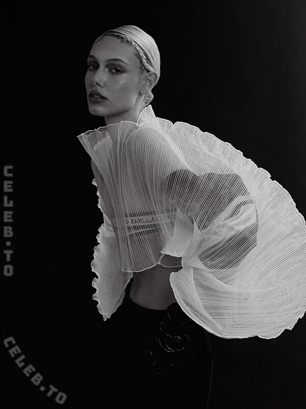 Daniela Djokic nude photo 5