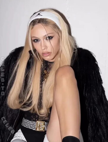 Daniela Djokic nude photo 22