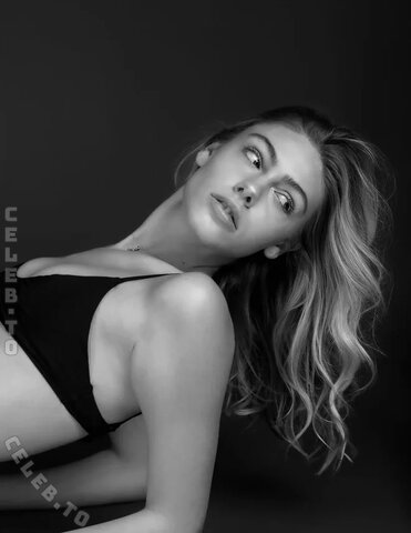 Daniela Djokic nude photo 7