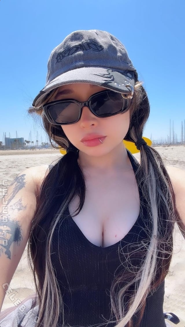 Daniela Herrera nude photo 3