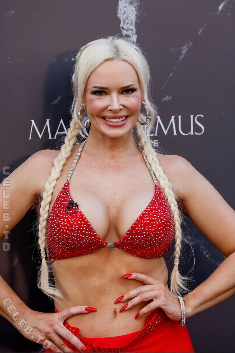Daniela Katzenberger nude photo 4