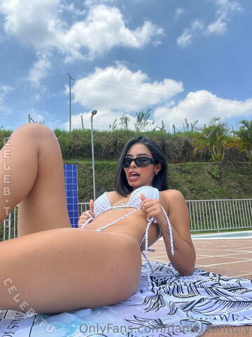 danielaantury Fresh (2 photos)