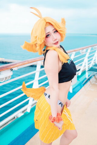 Danisaurz nude photo 26