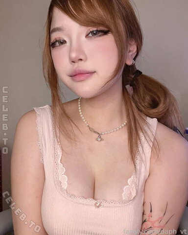 Daphasmr nude photo 4