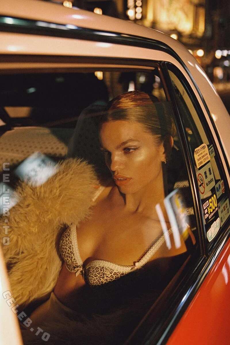 Daphne Groeneveld nude photo 4